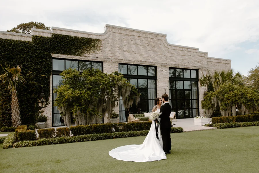 How Couples Should Leverage Planning Websites to Find the Best Wedding Venues in North Carolina
