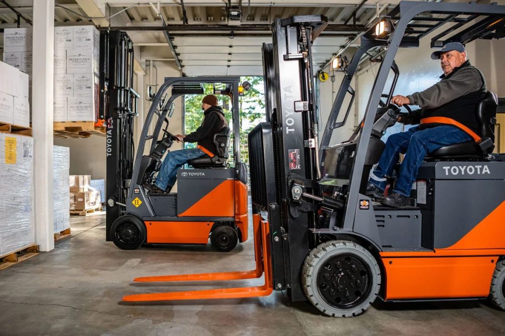 Electric Forklift Hire for Multi-Shift Warehouses: Runtime, Charging and Rental Considerations